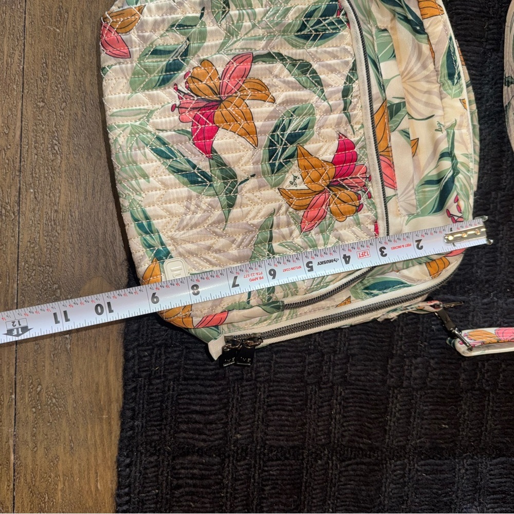 Lug Ranger Floral Print Tropical Multi-Pocket Travel Crossbody Purse Lily Sand - Picture 6 of 9
